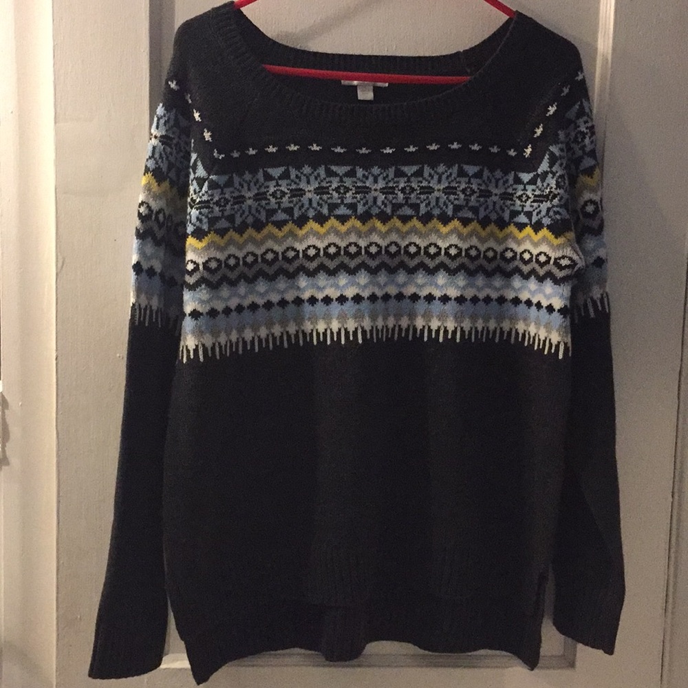 Grey sweater with yellow white and baby blue